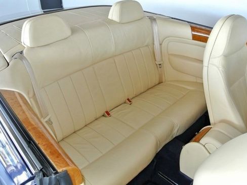 Used 2009 Bentley Azure RWD image 24