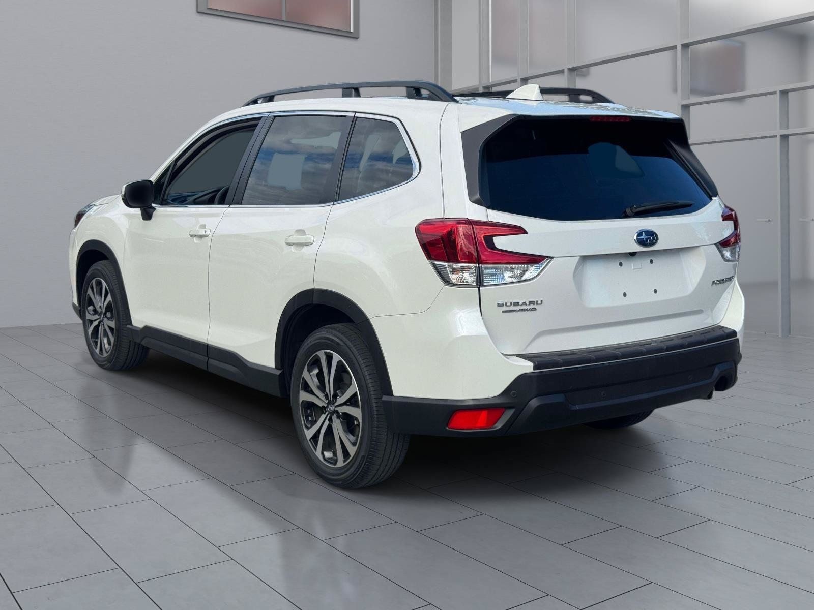 Used 2022 Subaru Forester Limited AWD/4WD image 5
