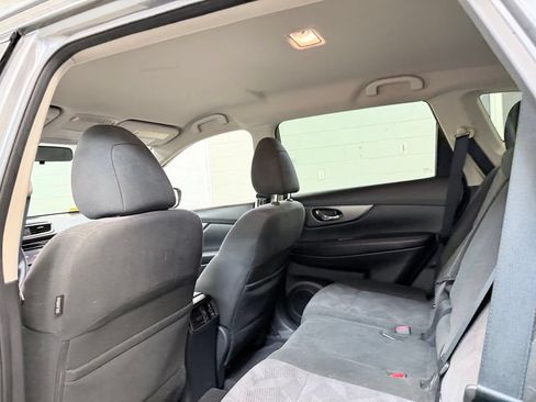 Used 2016 Nissan Rogue SV FWD image 19