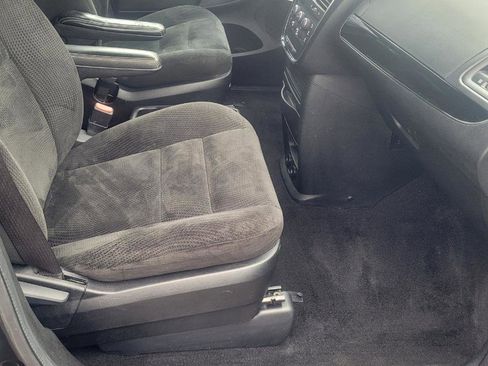 Used 2017 Dodge Grand Caravan SE FWD image 22