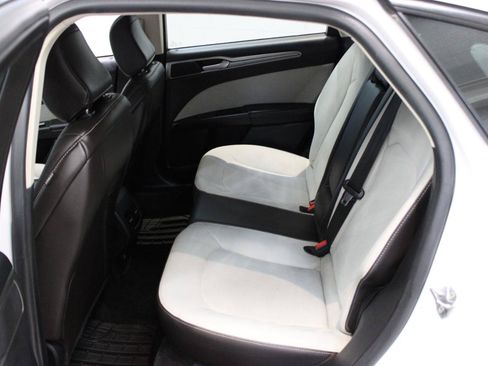 Used 2020 Ford Fusion SE w/ Equipment Group 151A FWD image 12