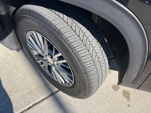 Used 2025 Chevrolet Traverse LT image 37