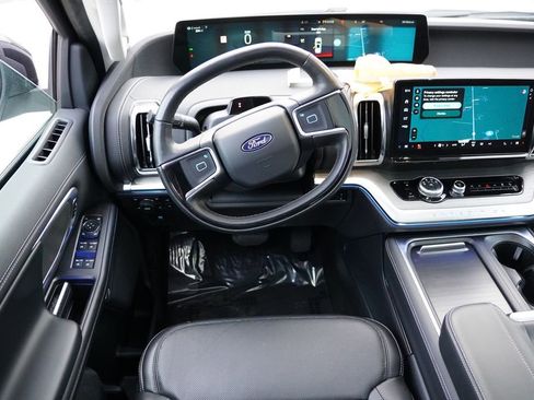 Certified 2025 Ford Expedition Max Platinum image 22