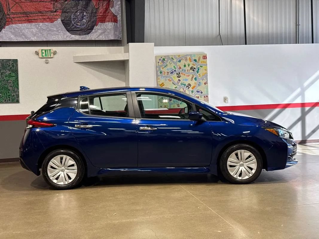 Used 2025 Nissan Leaf S FWD image 3