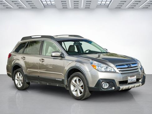 Used 2014 Subaru Outback 2.5i Limited w/ Accessory Value Package (OY1) AWD/4WD image 3