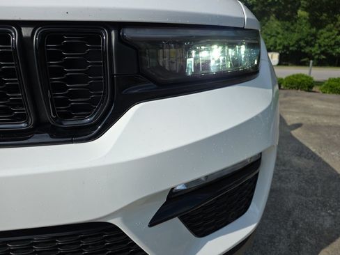 Used 2023 Jeep Grand Cherokee Limited w/ Luxury Tech Group II RWD image 6