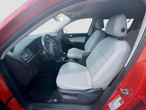 Used 2019 Volkswagen Tiguan SE image 16