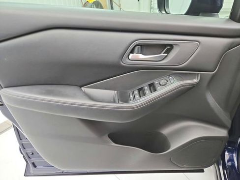 Used 2025 Nissan Rogue SV FWD image 30