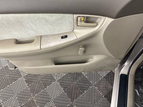 Used 2003 Toyota Corolla CE FWD image 22