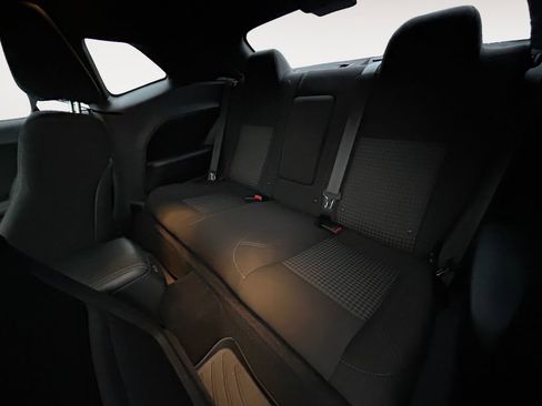 Used 2015 Dodge Challenger SXT image 11