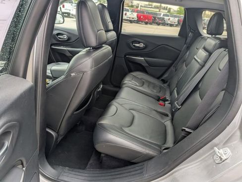 Used 2019 Jeep Cherokee Limited w/ Luxury Group AWD/4WD image 14