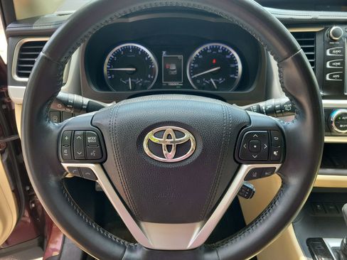 Used 2017 Toyota Highlander XLE image 19