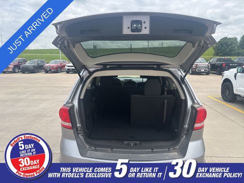 Used 2019 Dodge Journey SE w/ Connectivity Group FWD image 9