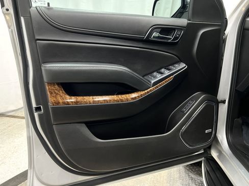 Used 2020 Chevrolet Suburban Premier image 15