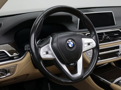 Used 2022 BMW 740i w/ Premium Package RWD image 11