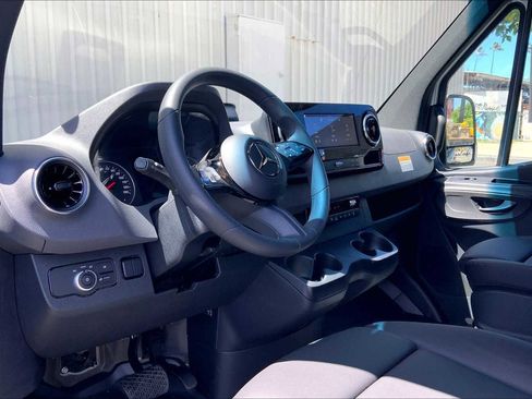 New 2025 Mercedes-Benz Sprinter 2500 image 18