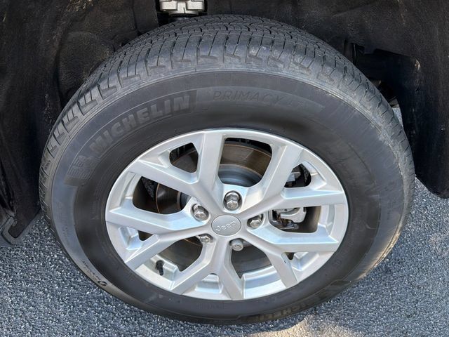 Used 2023 Jeep Grand Cherokee Limited AWD/4WD image 20