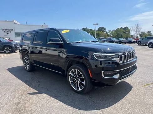 Used 2023 Jeep Wagoneer L Series III w/ Premium Group I AWD/4WD image 3