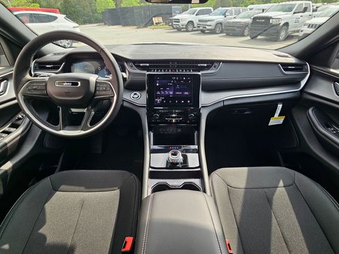 New 2026 Jeep Grand Cherokee Laredo RWD image 9