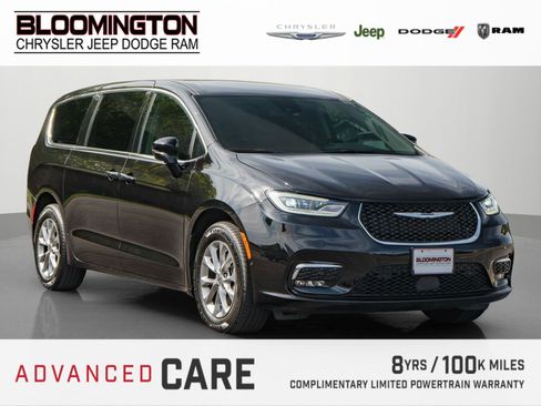 Used 2024 Chrysler Pacifica Touring-L AWD/4WD image 1