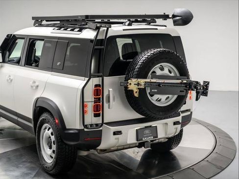 New 2024 Land Rover Defender 110 S image 34