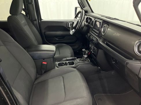 Used 2020 Jeep Wrangler Unlimited Sahara AWD/4WD image 23