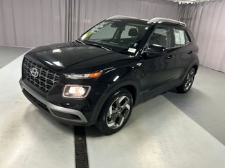 Used 2025 Hyundai Venue SEL FWD video 3