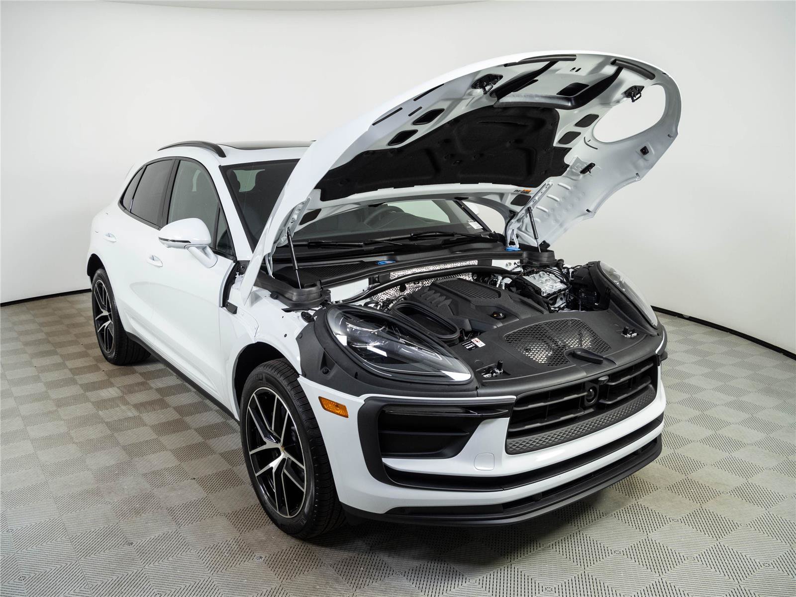 New 2026 Porsche Macan Turbo AWD/4WD image 34