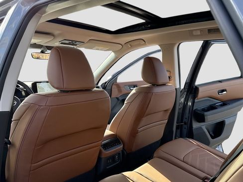 New 2025 Nissan Pathfinder Platinum w/ Cargo Package image 6