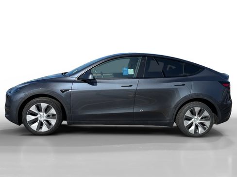 Used 2023 Tesla Model Y Long Range AWD/4WD image 2