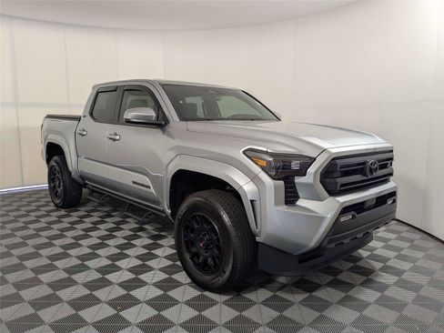 Certified 2024 Toyota Tacoma SR5 AWD/4WD image 3