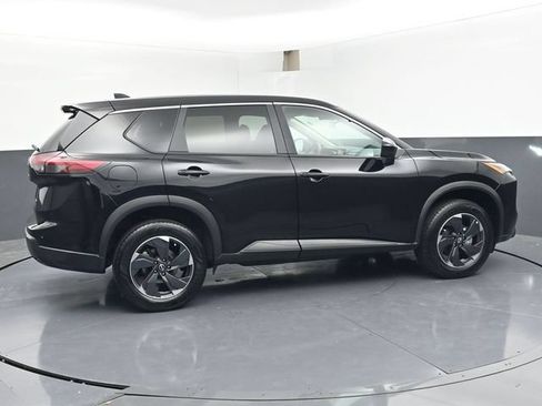 Used 2024 Nissan Rogue SV AWD/4WD image 3