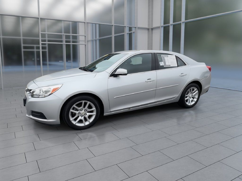 Used 2015 Chevrolet Malibu LT w/ Power Convenience Package FWD image 4