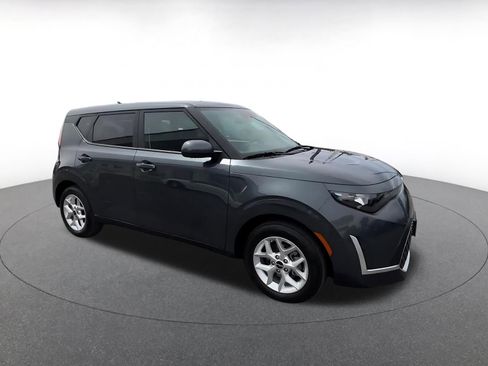 Used 2025 Kia Soul LX w/ LX Technology Package image 2