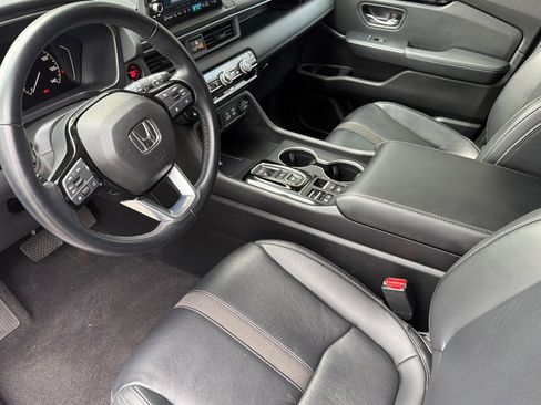 Used 2025 Honda Pilot Touring image 11