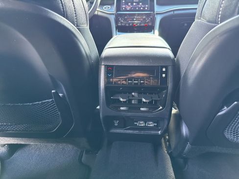 Used 2023 Jeep Grand Cherokee L Laredo image 17