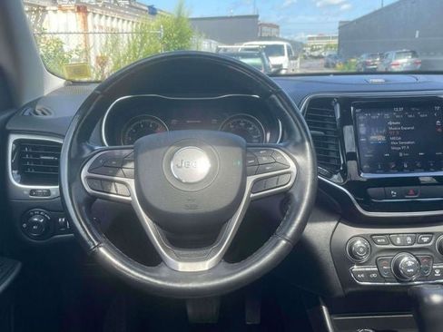 Used 2019 Jeep Cherokee Limited AWD/4WD image 16