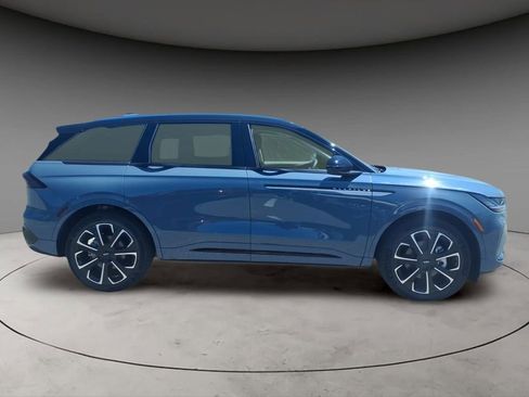 New 2026 Lincoln Nautilus Reserve AWD/4WD image 10
