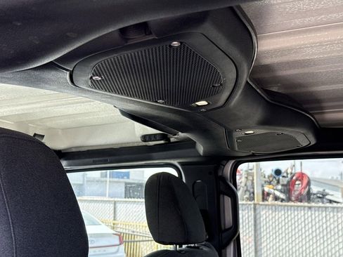 Used 2024 Jeep Wrangler Sahara image 19