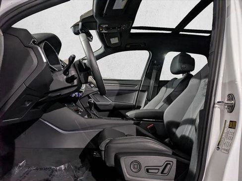 Certified 2025 Audi Q3 2.0T Premium w/ Convenience Package image 17