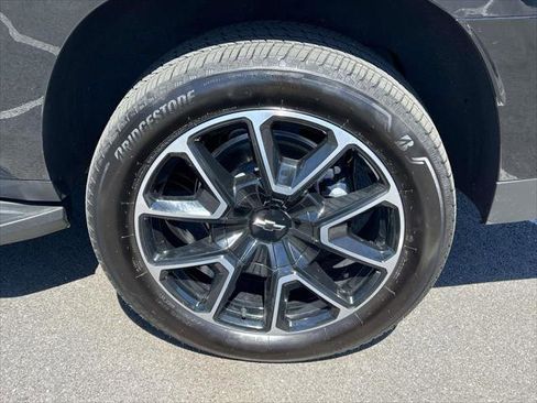 Used 2025 Chevrolet Suburban RST w/ Comfort Package AWD/4WD image 10
