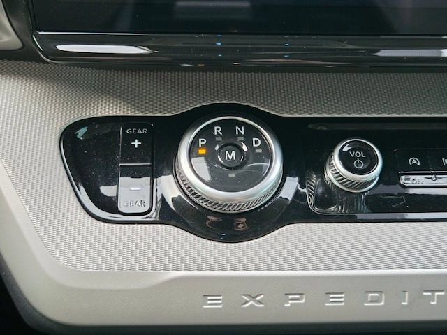 Used 2025 Ford Expedition Active AWD/4WD image 22