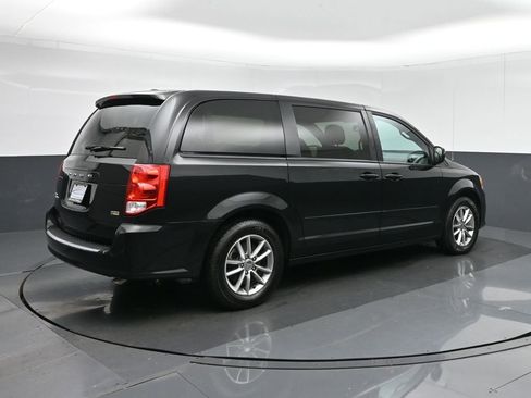 Used 2016 Dodge Grand Caravan SE image 7