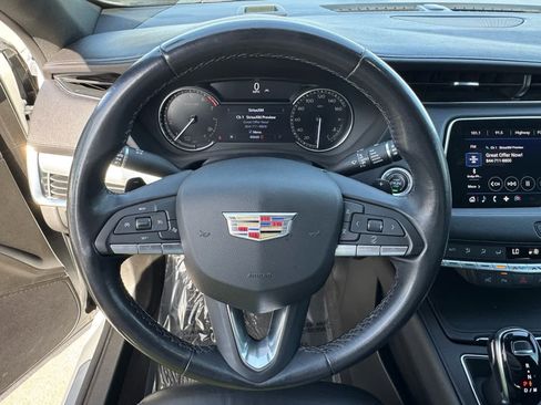 Used 2022 Cadillac XT4 Premium Luxury w/ Enhanced Visibility Package image 16