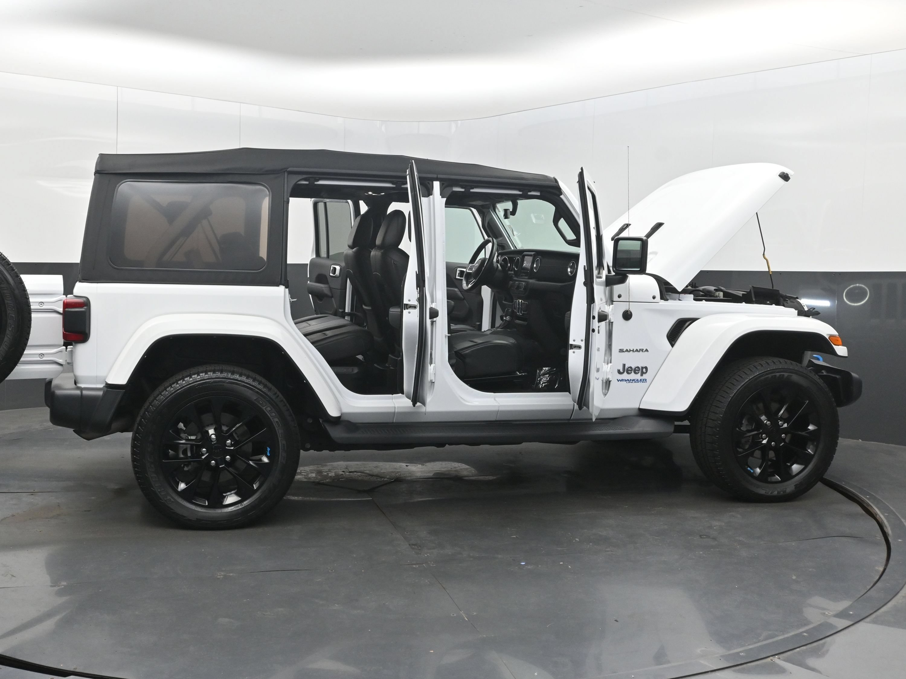 Used 2022 Jeep Wrangler Unlimited Sahara AWD/4WD image 34