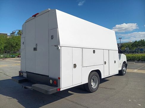 Used 2019 Chevrolet Express 3500 w/ Power Convenience Package image 9