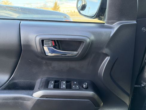 Used 2023 Toyota Tacoma TRD Sport AWD/4WD image 14