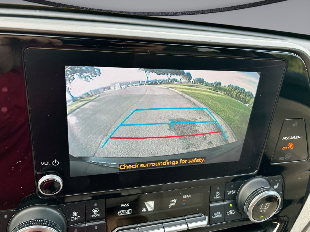 Used 2023 Toyota Highlander XLE FWD image 24