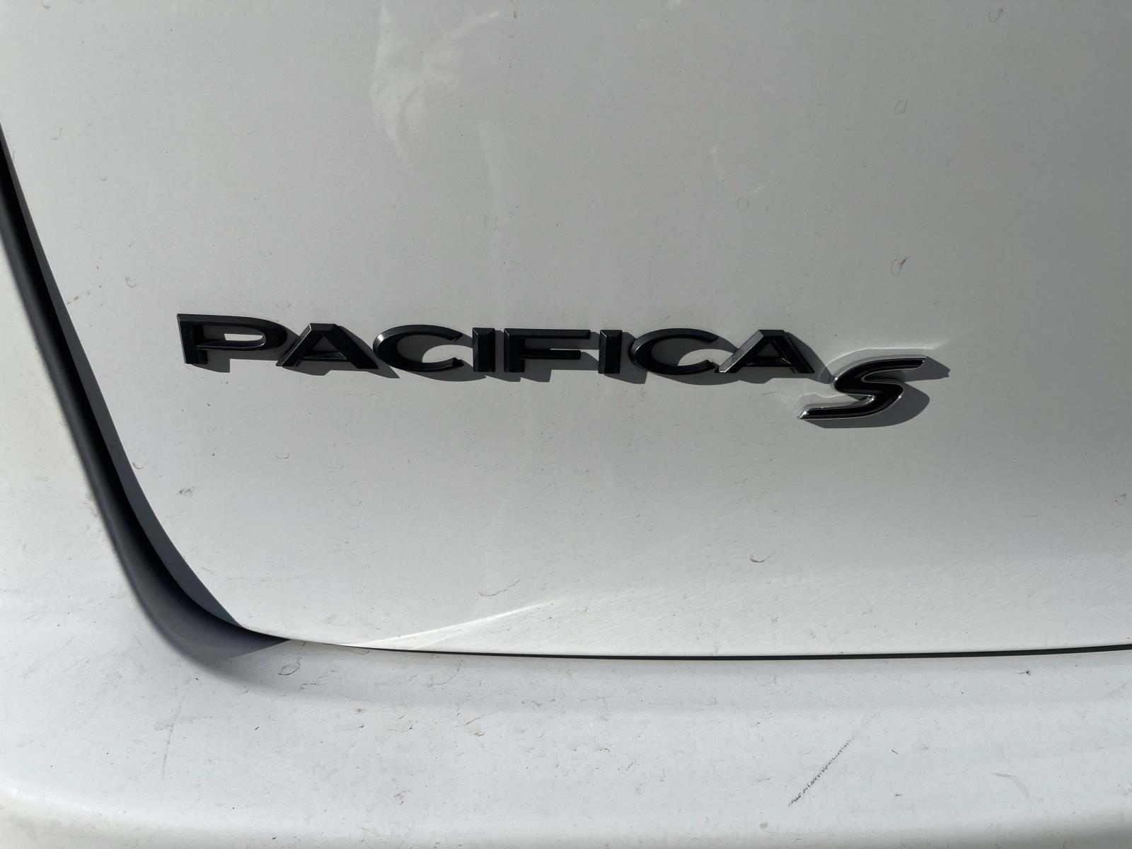Used 2025 Chrysler Pacifica Limited FWD image 10