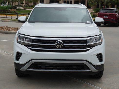 Used 2023 Volkswagen Atlas Cross Sport SE w/ Panoramic Sunroof Package FWD image 2